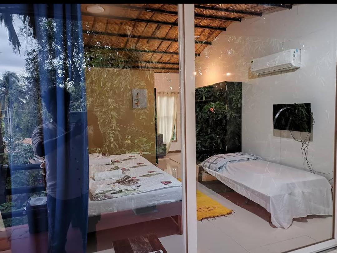 Lotus Riya Home Stay Hampi Rum bild