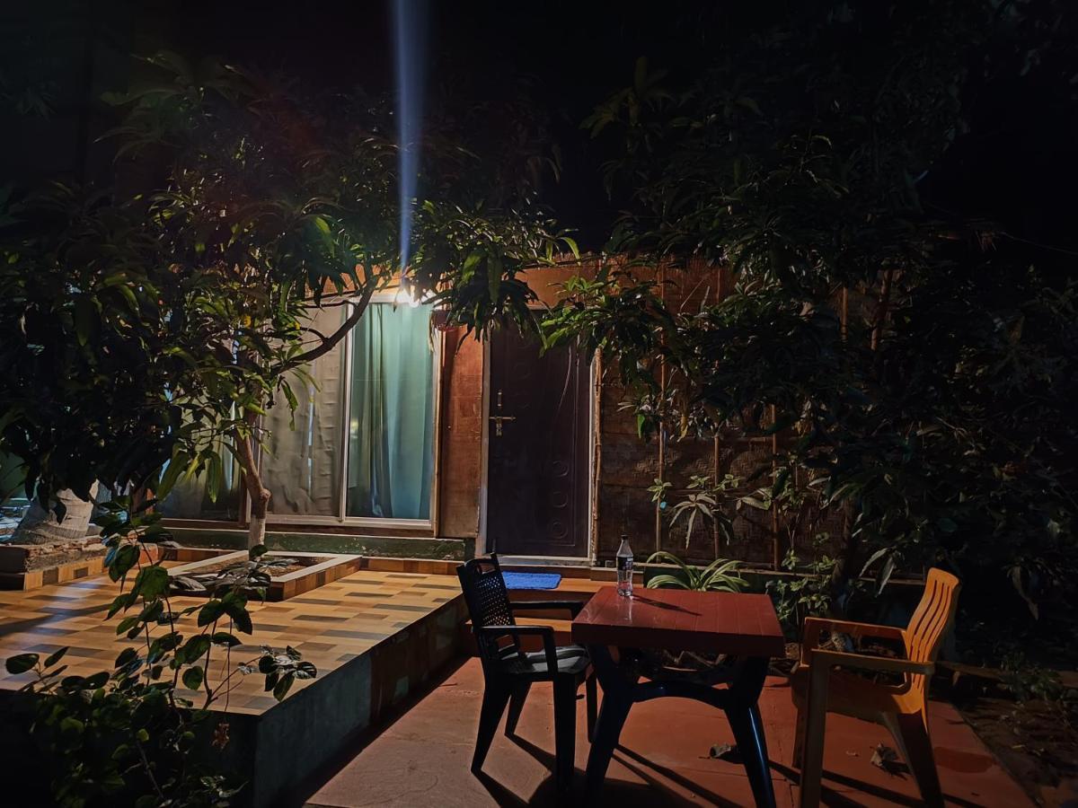 Lotus Riya Home Stay Hampi Exteriör bild